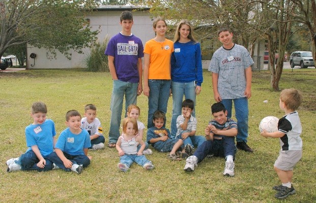 DSC_0004 Standing: Brennan Stelly, Julie Miller, Katelyn Miller, Brian Freyman <br> Seated: Joshua Freyman, Jacob Freyman, Jacob Stelly, Name_unknown_15, Name_unknown_09, Casey Gomez, C.J. Gomez, Hunter Stelly, Name_unknown_05<br>[If you can supply a missing name, please email it to reunion@k5wls.net]